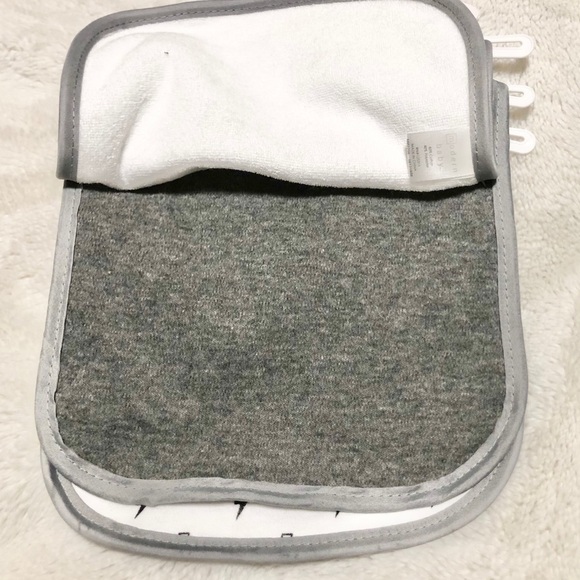 🆕3pk Reversible Baby Bibs MOM THINKS SHE’S IN CHARGE - Picture 4 of 5